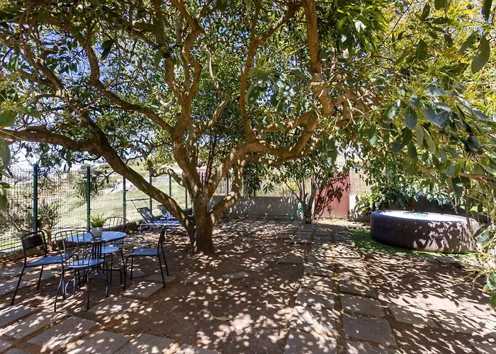 Charming House Тегесте