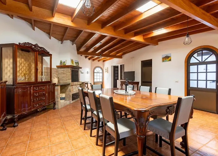 Charming House Тегесте